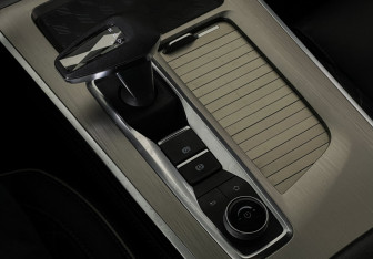 Подержанный автомобиль Exeed VX 2023 года (16 фото)