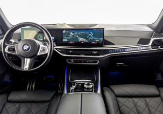 Подержанный автомобиль BMW X5 2023 года (14 фото)