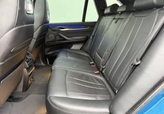 Подержанный автомобиль BMW X5 M 2015 года (11 фото)