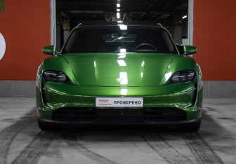 Подержанный автомобиль Porsche Taycan 2022 года (2 фото)