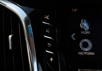 Подержанный автомобиль Cadillac Escalade Suv 2016 года (28 фото)
