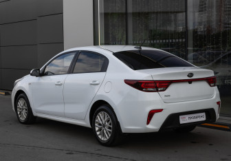 Подержанный автомобиль Kia Rio Sedan 2018 года (6 фото)