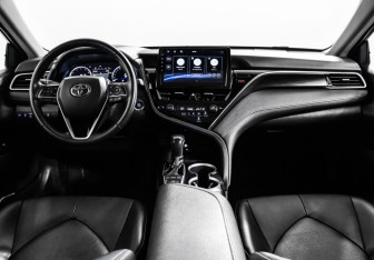 Подержанный автомобиль Toyota Camry Sedan 2022 года (11 фото)