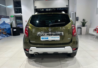 Подержанный автомобиль Renault Duster 2015 года (5 фото)