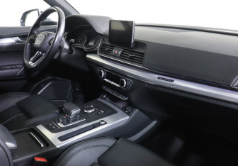 Подержанный автомобиль Audi Q5 2019 года (15 фото)