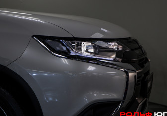 Подержанный автомобиль Mitsubishi Outlander 2022 года (21 фото)