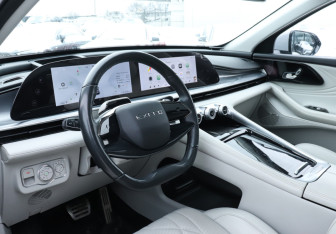 Подержанный автомобиль Exeed RX 2023 года (13 фото)