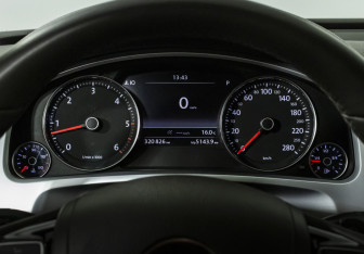 Подержанный автомобиль Volkswagen Touareg 2011 года (13 фото)