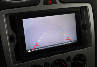 Подержанный автомобиль Ford Focus Hatchback 2006 года (9 фото)