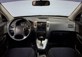 Подержанный автомобиль Hyundai Tucson 2008 года (17 фото)