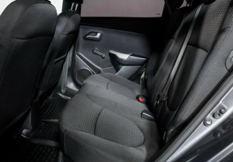 Подержанный автомобиль Kia Rio Hatchback 2016 года (12 фото)