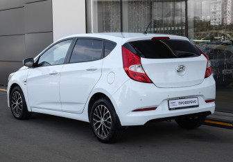 Подержанный автомобиль Hyundai Solaris Hatchback 2015 года (7 фото)