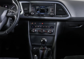 Подержанный автомобиль SEAT Leon Hatchback 2014 года (15 фото)