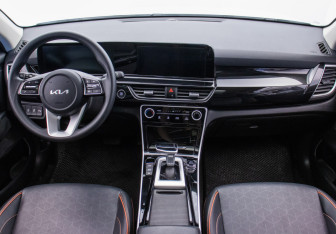 Подержанный автомобиль Kia Seltos 2024 года (13 фото)