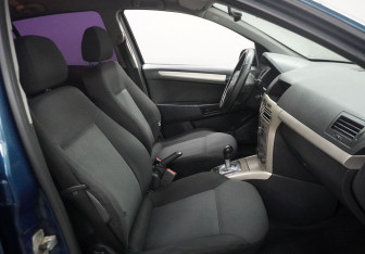 Подержанный автомобиль Opel Astra Hatchback 2007 года (10 фото)