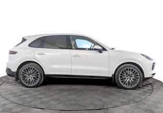Подержанный автомобиль Porsche Cayenne 2019 года (4 фото)
