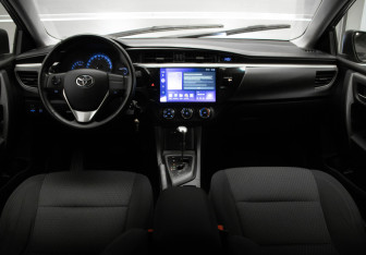 Подержанный автомобиль Toyota Corolla Sedan 2014 года (8 фото)