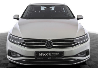 Подержанный автомобиль Volkswagen Passat Sedan 2021 года (2 фото)