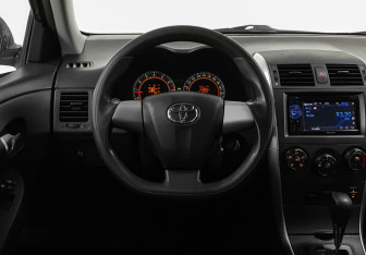 Подержанный автомобиль Toyota Corolla Sedan 2012 года (11 фото)