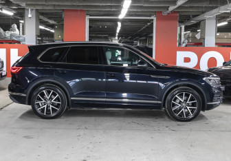 Подержанный автомобиль Volkswagen Touareg 2020 года (4 фото)