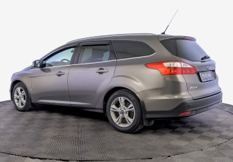 Подержанный автомобиль Ford Focus Wagon 2013 года (7 фото)