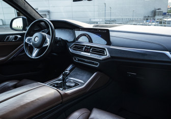 Подержанный автомобиль BMW X6 2020 года (14 фото)