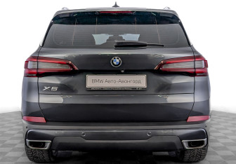 Подержанный автомобиль BMW X5 2020 года (6 фото)