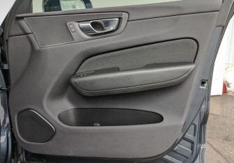 Подержанный автомобиль Volvo XC60 2021 года (24 фото)