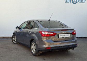 Подержанный автомобиль Ford Focus Sedan 2012 года (7 фото)