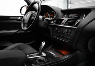 Подержанный автомобиль BMW X3 2014 года (26 фото)