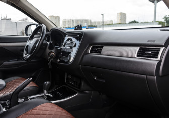 Подержанный автомобиль Mitsubishi Outlander 2018 года (15 фото)