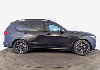 Подержанный автомобиль BMW X7 2021 года (4 фото)