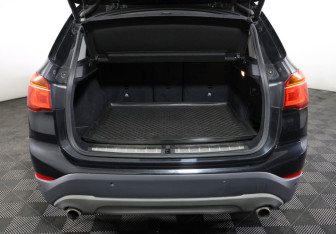 Подержанный автомобиль BMW X1 2016 года (10 фото)