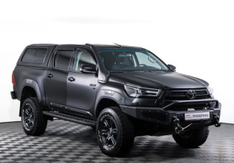 Подержанный автомобиль Toyota Hilux 2022 года (3 фото)