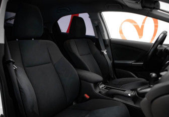 Подержанный автомобиль Honda Civic Hatchback 2013 года (27 фото)