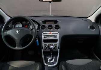 Подержанный автомобиль Peugeot 308 Wagon 2009 года (9 фото)