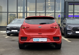 Подержанный автомобиль Kia Ceed Hatchback 2015 года (6 фото)