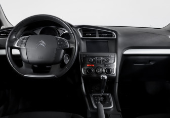 Подержанный автомобиль Citroen C4 Sedan 2013 года (12 фото)