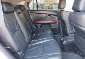 Подержанный автомобиль Lexus RX 2006 года (11 фото)