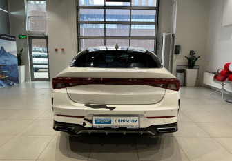 Подержанный автомобиль Kia K5 2021 года (5 фото)