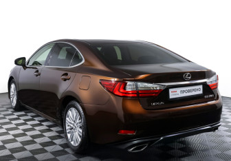 Подержанный автомобиль Lexus ES 2015 года (7 фото)