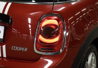 Подержанный автомобиль MINI Hatch 2016 года (25 фото)