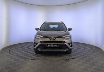 Подержанный автомобиль Toyota RAV4 2018 года (2 фото)