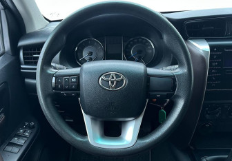 Подержанный автомобиль Toyota Fortuner 2020 года (12 фото)