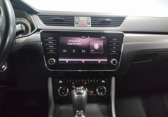 Подержанный автомобиль Skoda Superb Liftback 2019 года (16 фото)