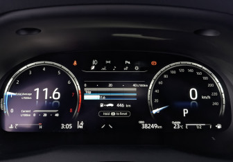 Подержанный автомобиль Toyota Camry Sedan 2023 года (16 фото)