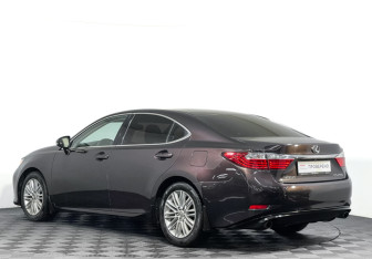 Подержанный автомобиль Lexus ES 2014 года (7 фото)