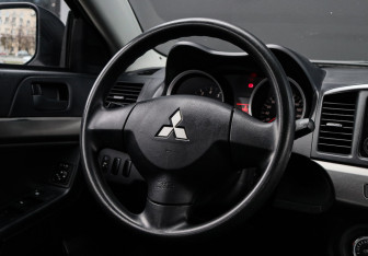Подержанный автомобиль Mitsubishi Lancer Sedan 2014 года (11 фото)