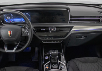 Подержанный автомобиль Hongqi HS5 2024 года (14 фото)