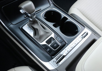 Подержанный автомобиль Kia Carnival 2020 года (15 фото)